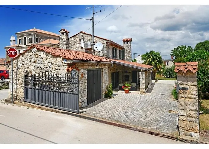 Dina Villa