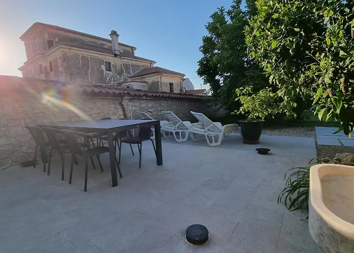 Dina Villa