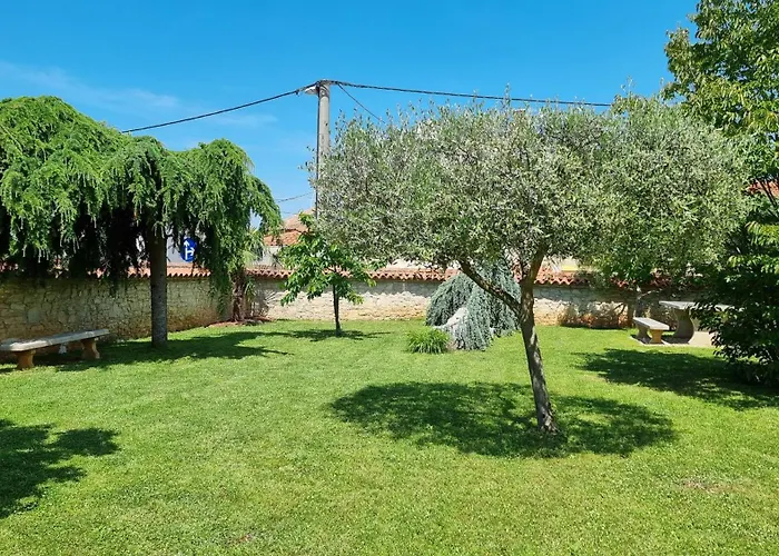 Dina Villa