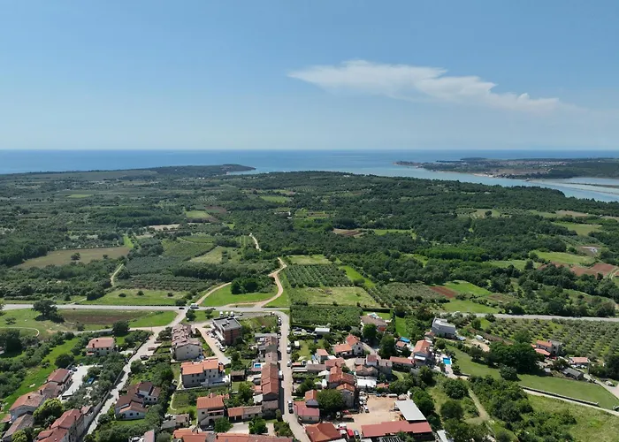 Dina Villa