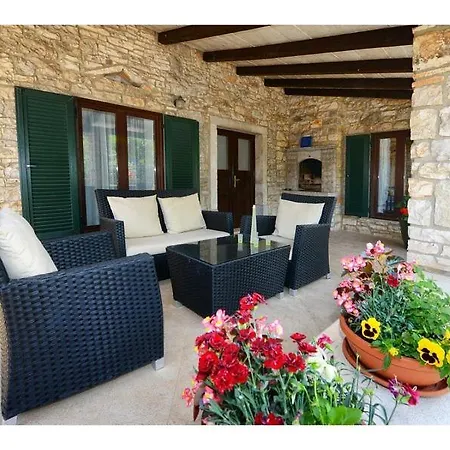 Dina Villa Tar-Vabriga