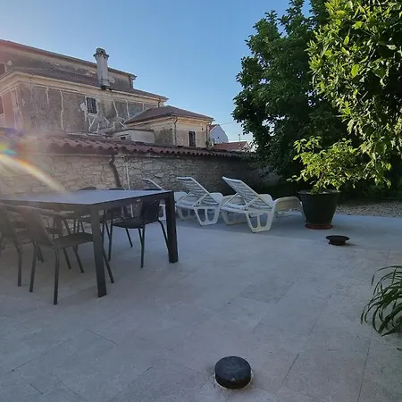 Dina Villa