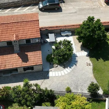 Вилла Dina Тар