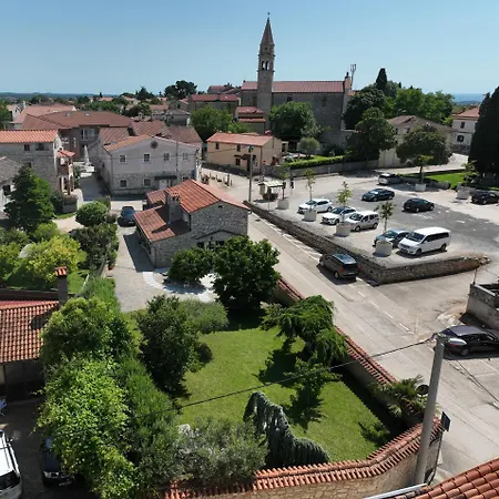 Dina Villa Tar-Vabriga