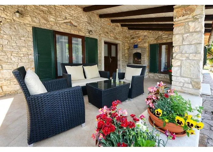 Dina Villa Tar-Vabriga