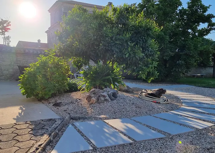 Dina Villa Tar-Vabriga